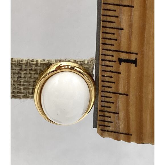 TRIFARI Vintage Earrings Gold Tone White Plastic Cabochon Studs Estate - Picture 3 of 9